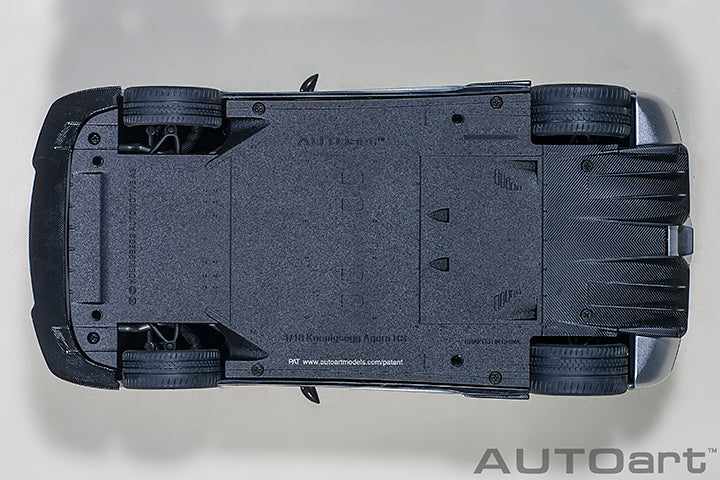 79024 KOENIGSEGG AGERA RS (MOON SILVER/CARBON BLACK/ORANGE ACCENTS)