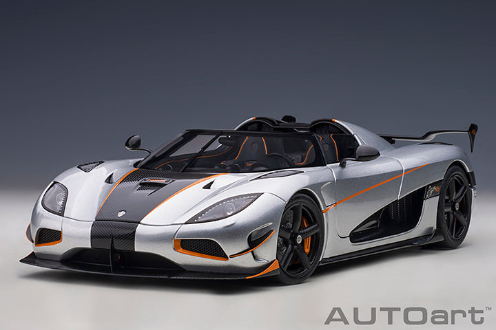 79024 KOENIGSEGG AGERA RS (MOON SILVER/CARBON BLACK/ORANGE ACCENTS)