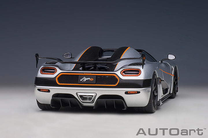 79024 KOENIGSEGG AGERA RS (MOON SILVER/CARBON BLACK/ORANGE ACCENTS)
