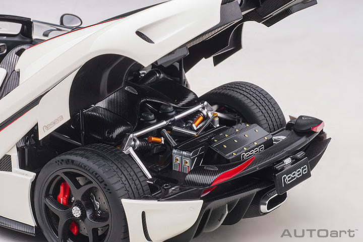 79027 KOENIGSEGG REGERA (WHITE/BLACK CARBON/RED ACCENTS)