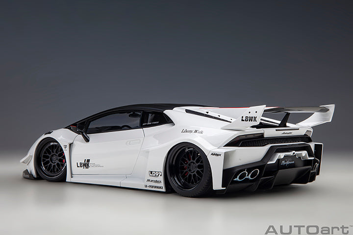 79125 LIBERTY WALK LB SILHOUETTE WORKS HURACAN GT (WHITE)