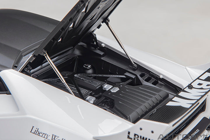 79125 LIBERTY WALK LB SILHOUETTE WORKS HURACAN GT (WHITE)