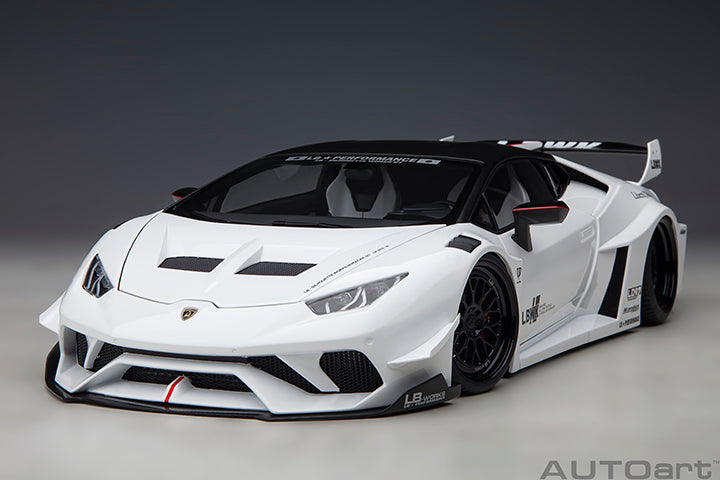 79125 LIBERTY WALK LB SILHOUETTE WORKS HURACAN GT (WHITE)