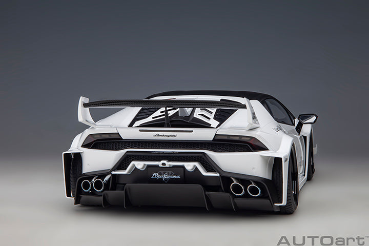 79125 LIBERTY WALK LB SILHOUETTE WORKS HURACAN GT (WHITE)