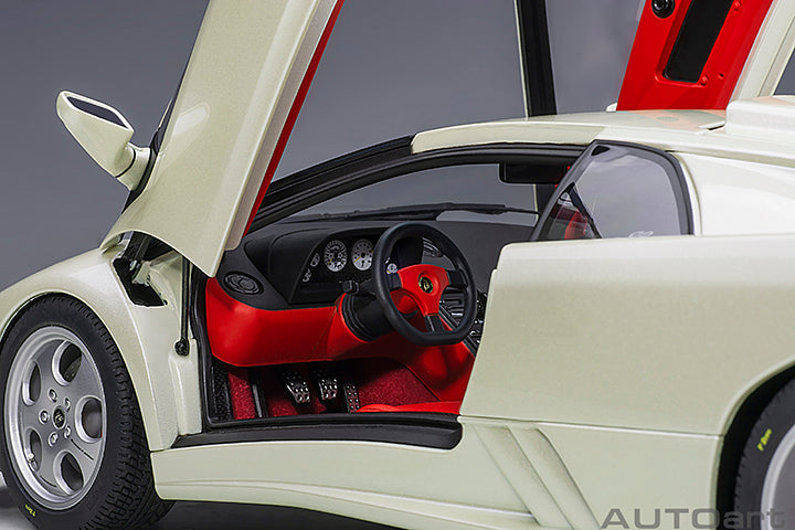 79141 LAMBORGHINI DIABLO SE30 JOTA (BALLON WHITE/PEARL WHITE)