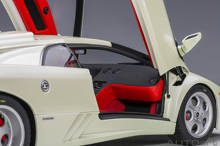 79141 LAMBORGHINI DIABLO SE30 JOTA (BALLON WHITE/PEARL WHITE)