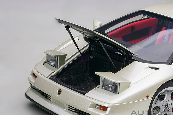 79141 LAMBORGHINI DIABLO SE30 JOTA (BALLON WHITE/PEARL WHITE)