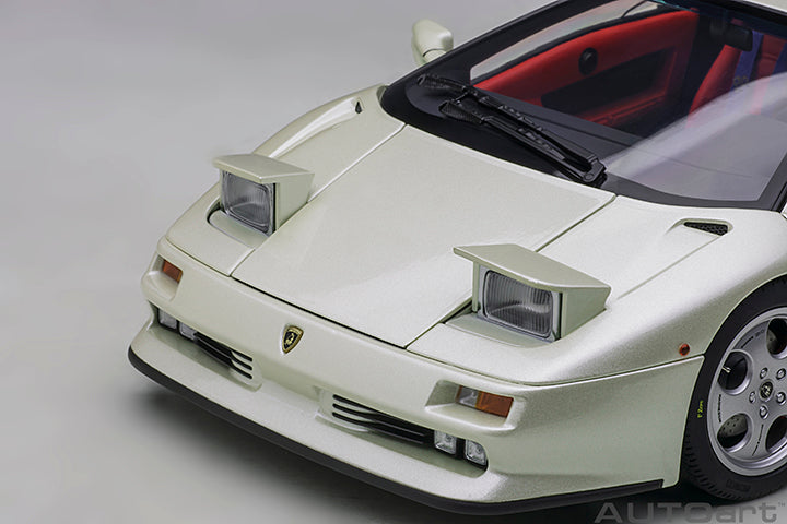 79141 LAMBORGHINI DIABLO SE30 JOTA (BALLON WHITE/PEARL WHITE)