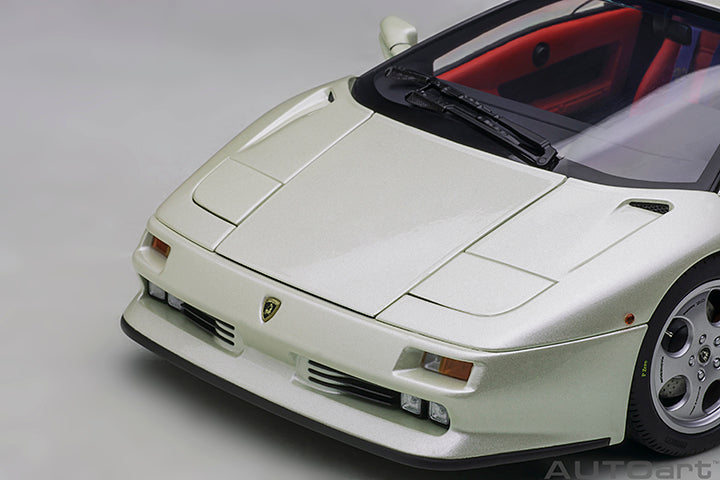 79141 LAMBORGHINI DIABLO SE30 JOTA (BALLON WHITE/PEARL WHITE)
