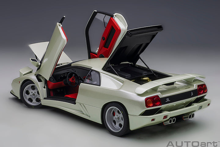 79141 LAMBORGHINI DIABLO SE30 JOTA (BALLON WHITE/PEARL WHITE)