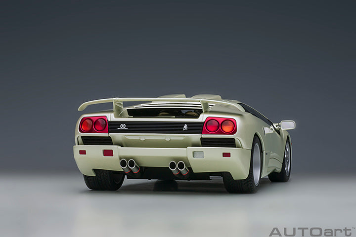79141 LAMBORGHINI DIABLO SE30 JOTA (BALLON WHITE/PEARL WHITE)